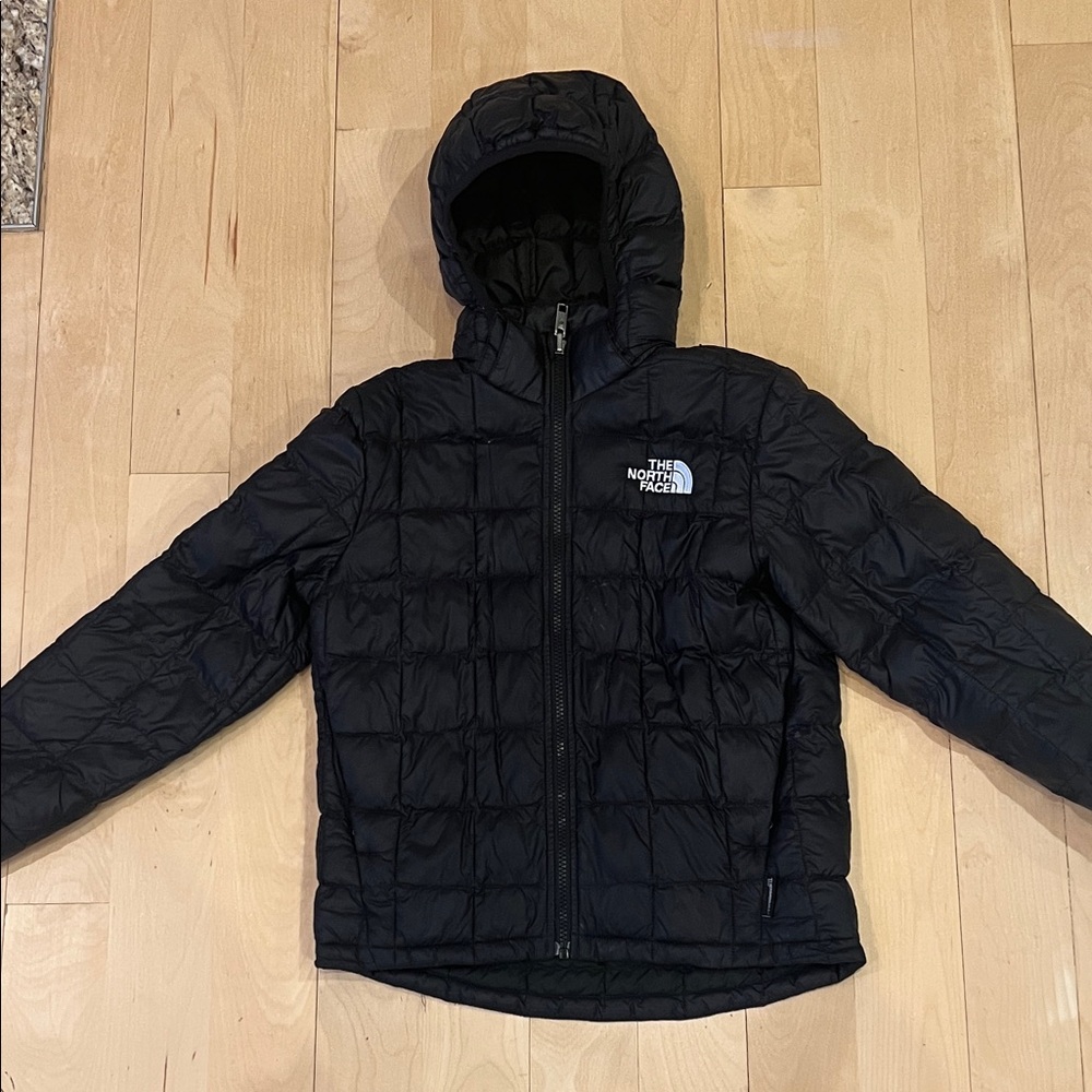 The North Face Thermoball Quilted Black Hooded Jacket size Medium - barely used